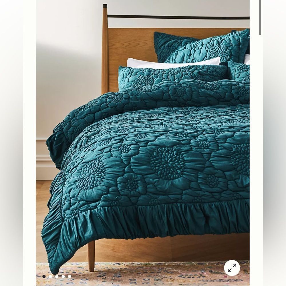 Anthropologie Dahlia Cotton Jersey Floral Quilt Size Queen